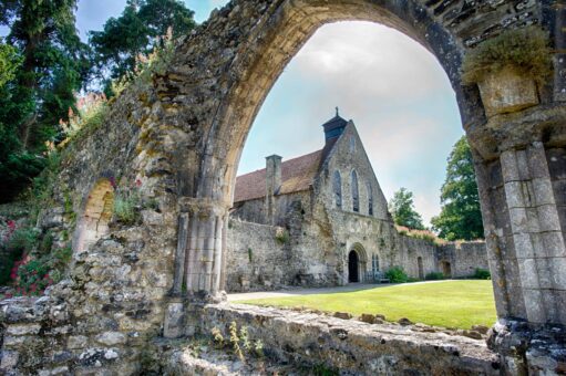 Beaulieu chapel in the grounds