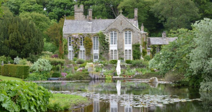 Gresgarth Hall in Lancashire with lake view