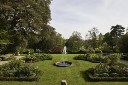 Hedingham Castle grounds and water fountain