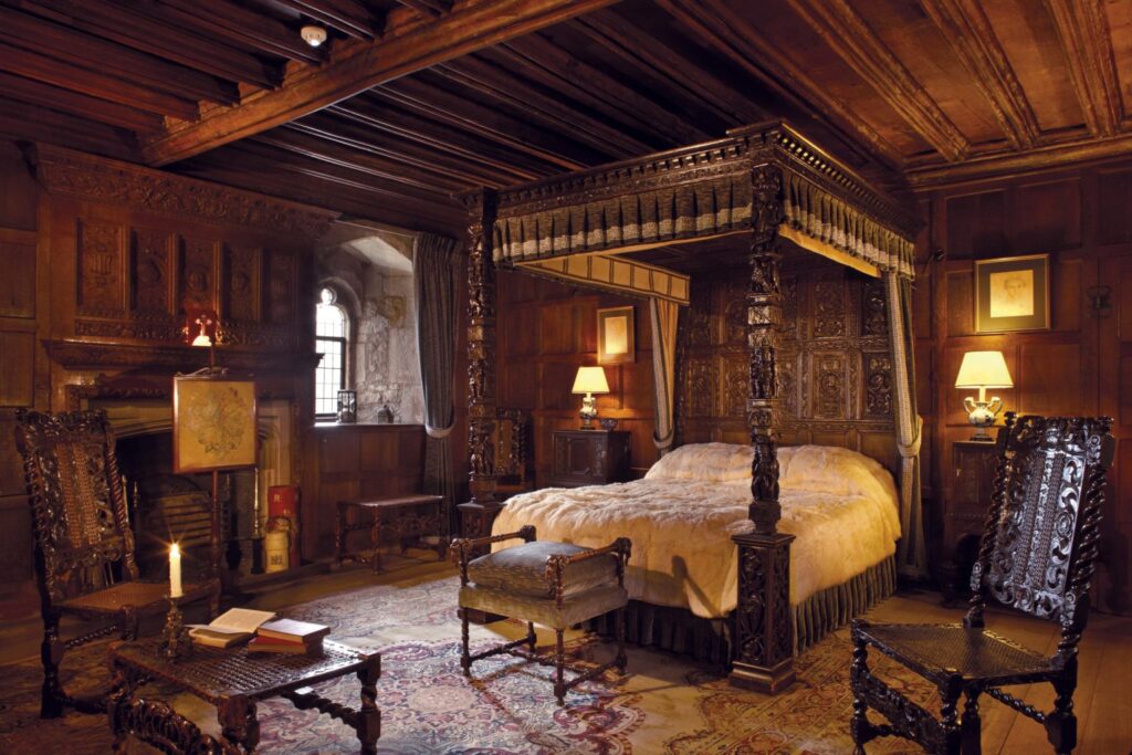 Hever Castle bedroom and four poster bed