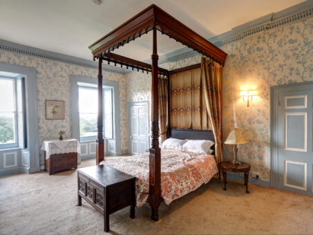 Kelly House Four Poster Bed room