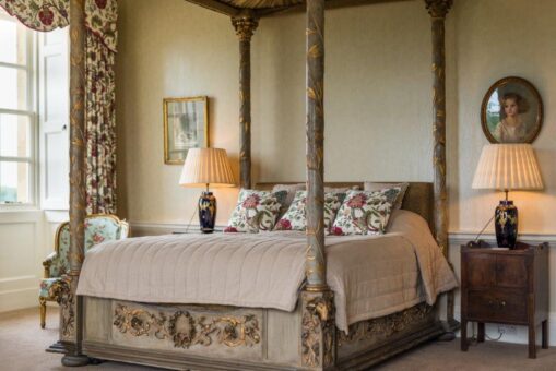 Kirtlington Hall offers accommodation