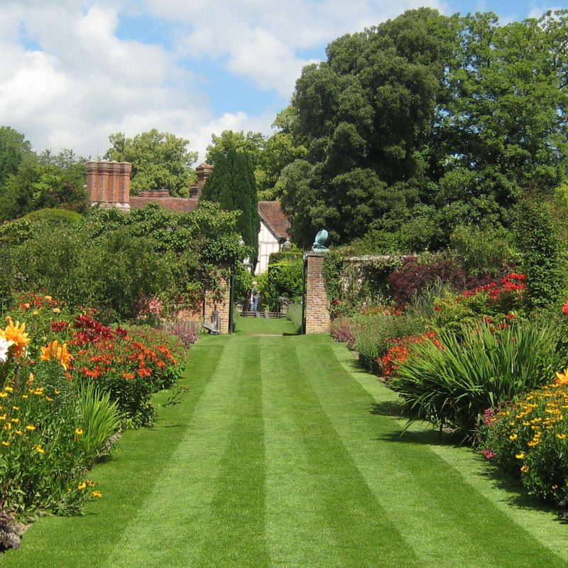 Pashley Manor House and Gardens garden