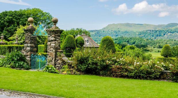 Plas Brondanw garden with gate