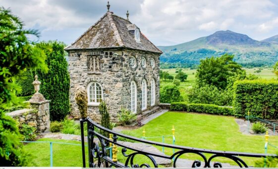 Plas Brondanw garden lodge in Wales