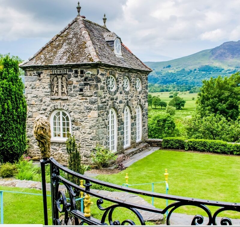 Plas Brondanw garden lodge in Wales