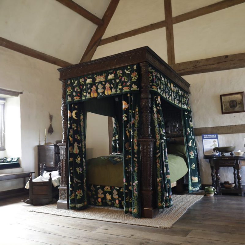 Sulgrave Manor four poster bed