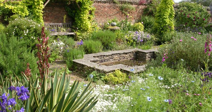 The Manor House Gloucestershire garden