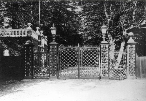 Camden Place gates come from the Paris Exhibition