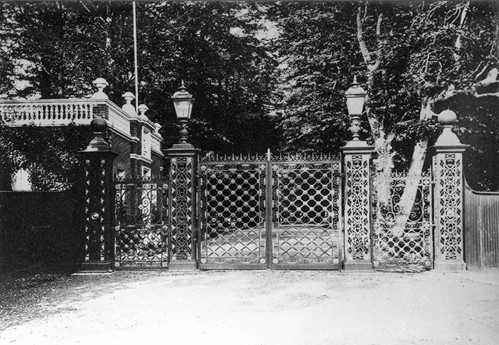 Camden Place gates come from the Paris Exhibition
