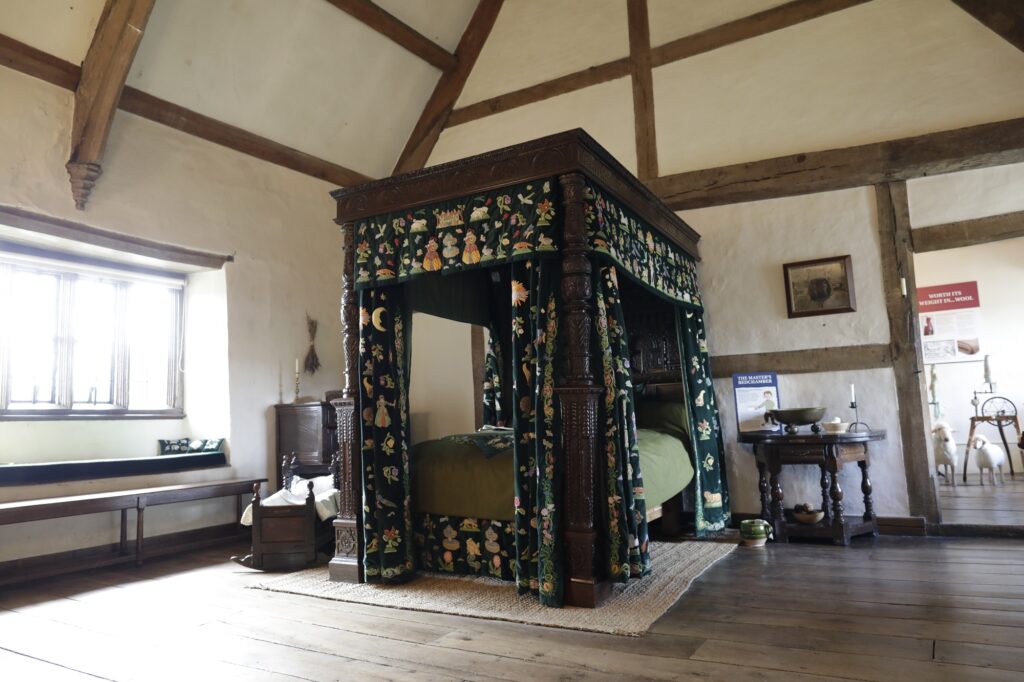 Four poster bed at Sulgrave Manor