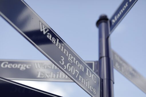 Distance to Washington signpost at Sulgrave Manor