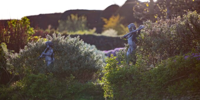 Miserden Gardens statue (c. Miserden)