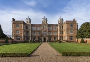 east-front-hall-exterior-17-may-2021-doddington-hall-credit-heritage-photographic-copyright-doddington-hall-2021