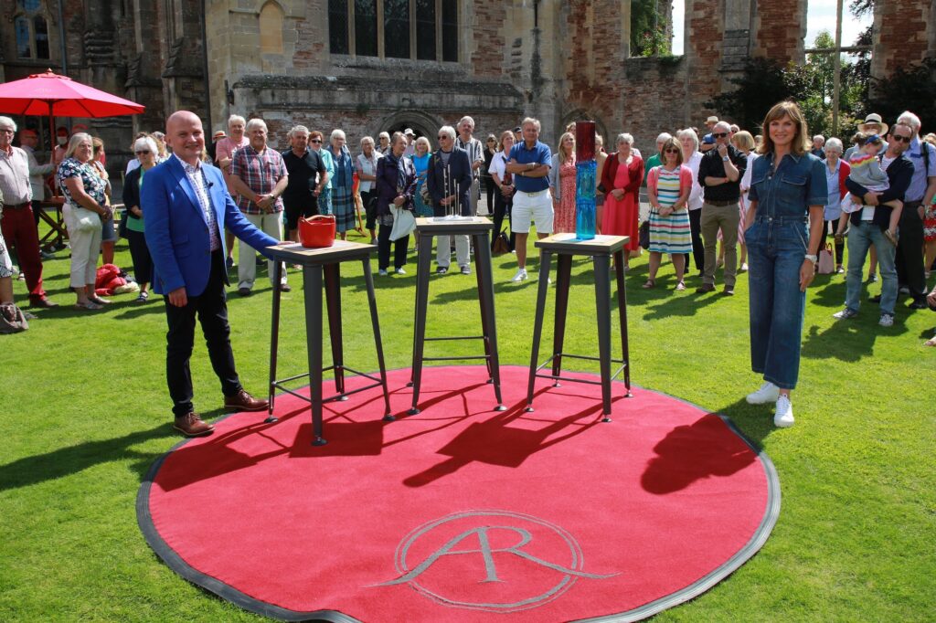 Chris Yeo and Fiona Bruce at The Bishop’s Palace, Wells. Photo © Callum Lawrence.