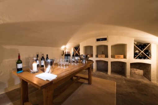 Cavens - The cellar which is 2 rooms barrel vaulted